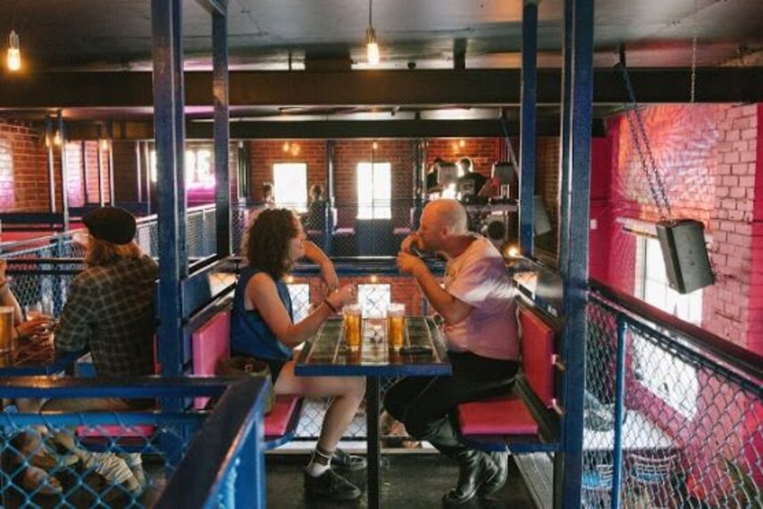 Evies Bar and Diner-4